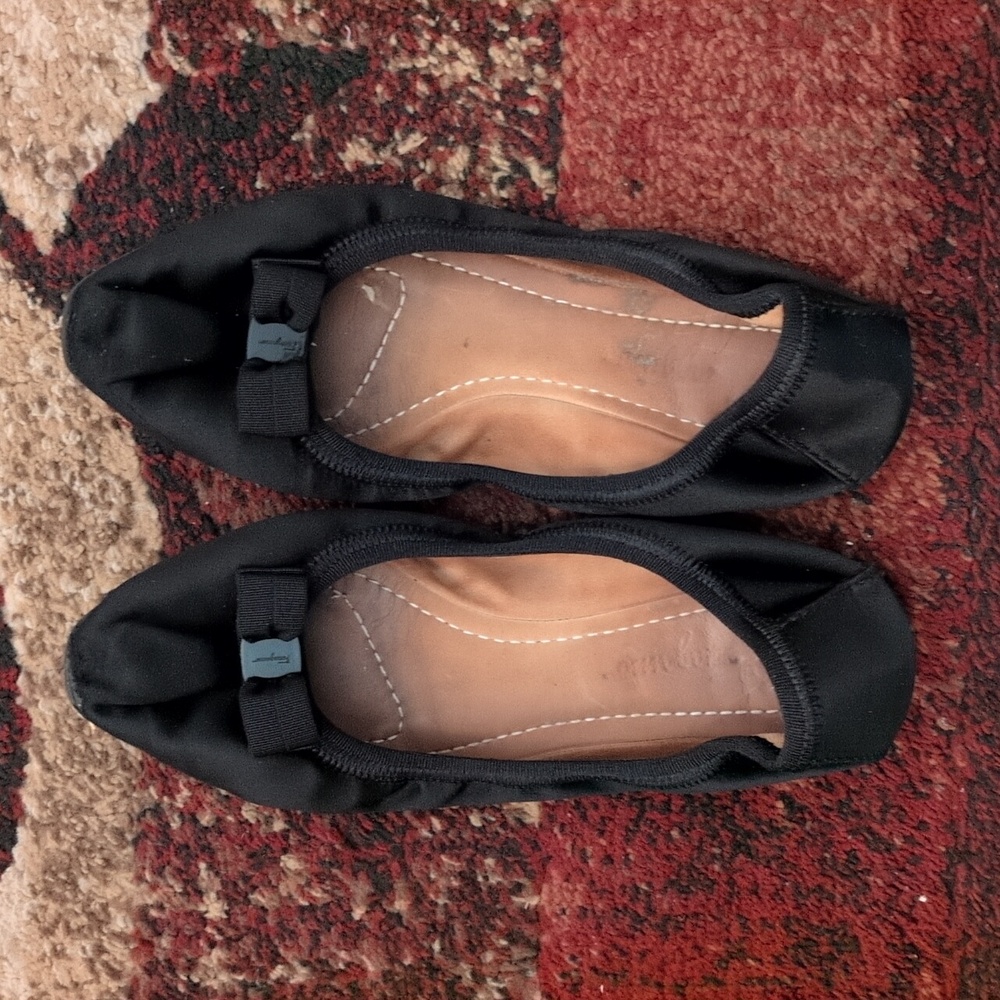 SALVATORE FERRAGAMO black ballet flats sz 6